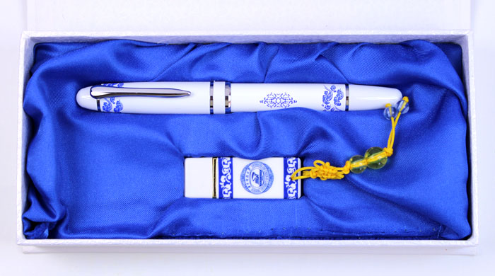 湖北禮物 華中科技大學(xué)紀念品 u盤(pán)+仿瓷筆