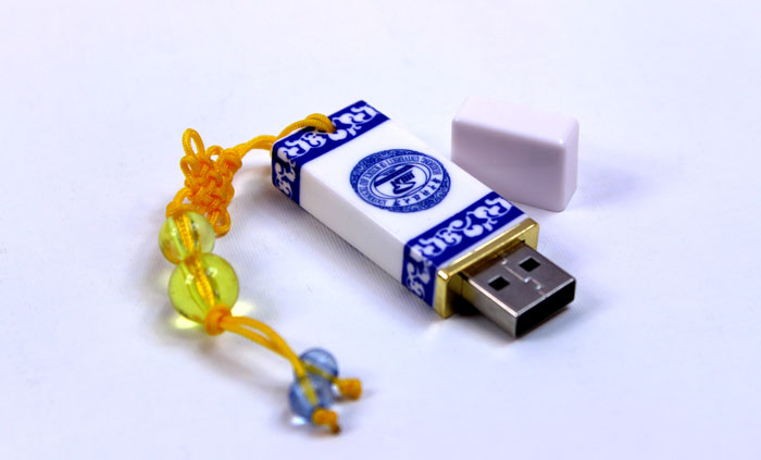 湖北禮物 華中科技大學(xué)紀念品 u盤(pán)+仿瓷筆