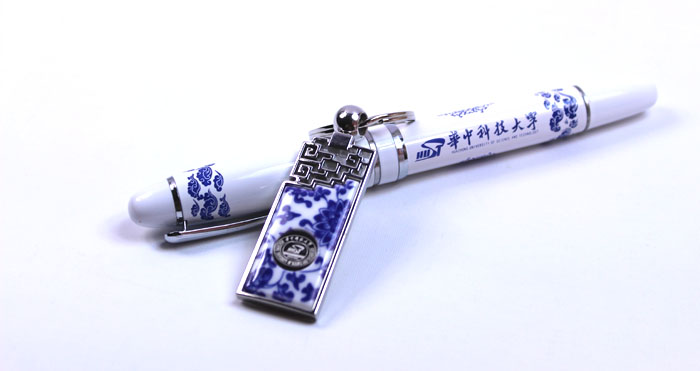 湖北禮物 華中科技大學(xué)禮品 仿瓷筆+鑰匙扣