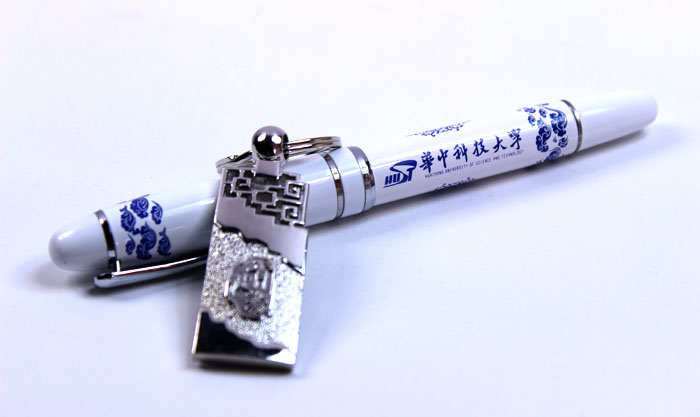 湖北禮物 華中科技大學(xué)禮品 仿瓷筆+鑰匙扣