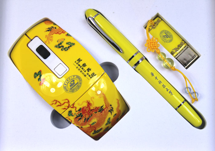 華中科技大學(xué)周年慶紀念禮品 帝王黃無(wú)線(xiàn)折鼠+黃瓷筆+u盤(pán)