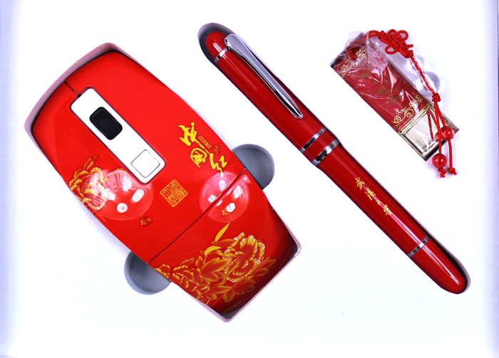 武漢大學(xué)紀念品 中國紅 無(wú)線(xiàn)鼠標 實(shí)用禮品套裝