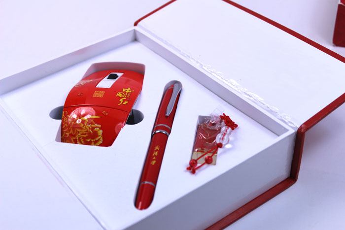 武漢大學(xué)紀念品 中國紅 無(wú)線(xiàn)鼠標 實(shí)用禮品套裝