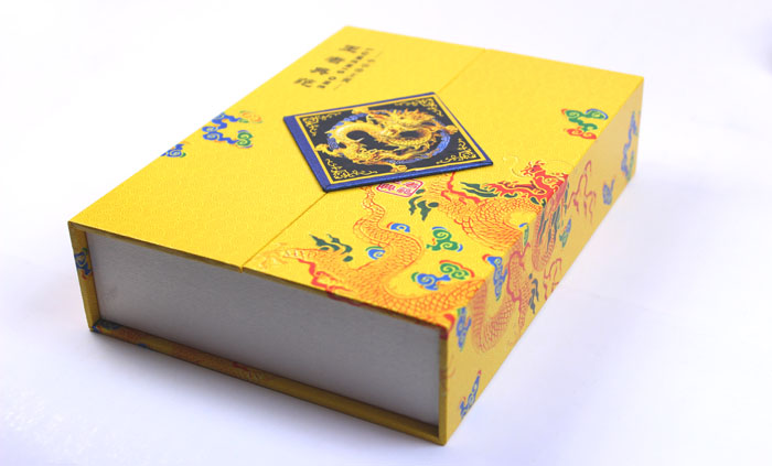 武漢大學(xué)紀念禮品 帝王黃移動(dòng)電源+u盤(pán)+無(wú)線(xiàn)鼠標