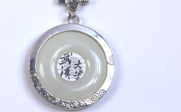 武漢大學(xué)紀念品 小禮品 金鑲玉鑰匙扣