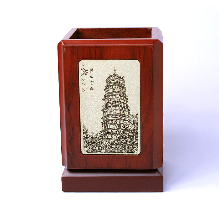 武漢禮物紀念品 適合送外地朋友的實(shí)木武漢風(fēng)光筆筒