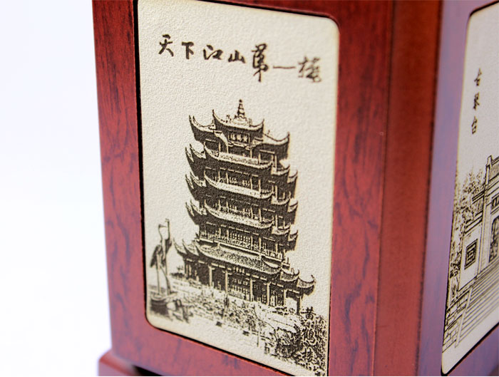 武漢禮物紀念品 適合送外地朋友的實(shí)木武漢風(fēng)光筆筒